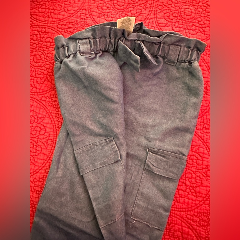 Pants lemon kiss fir girls size 8 it is new but has no tags